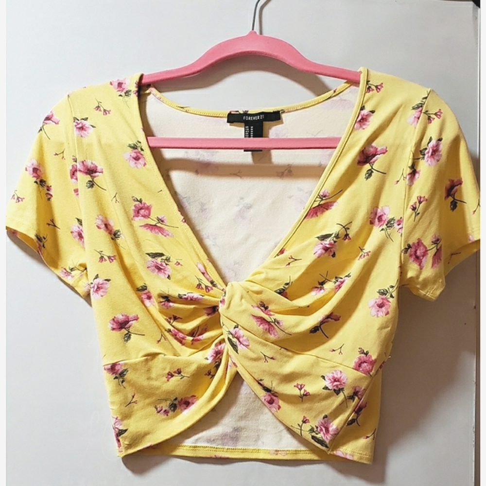 Forever 21 | floral yellow crop top